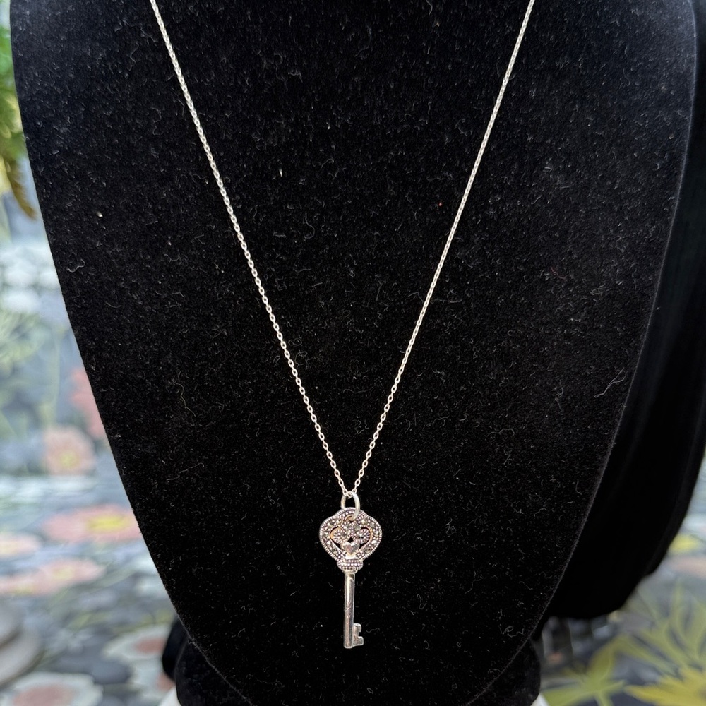 Sterling silver marcasite key pendant necklace 18"